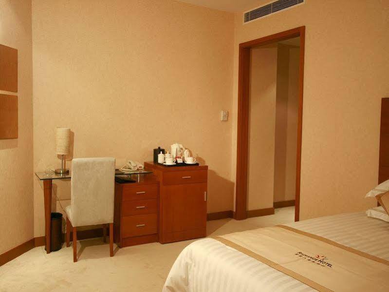 Radiance Hotel Шанхай Екстер'єр фото